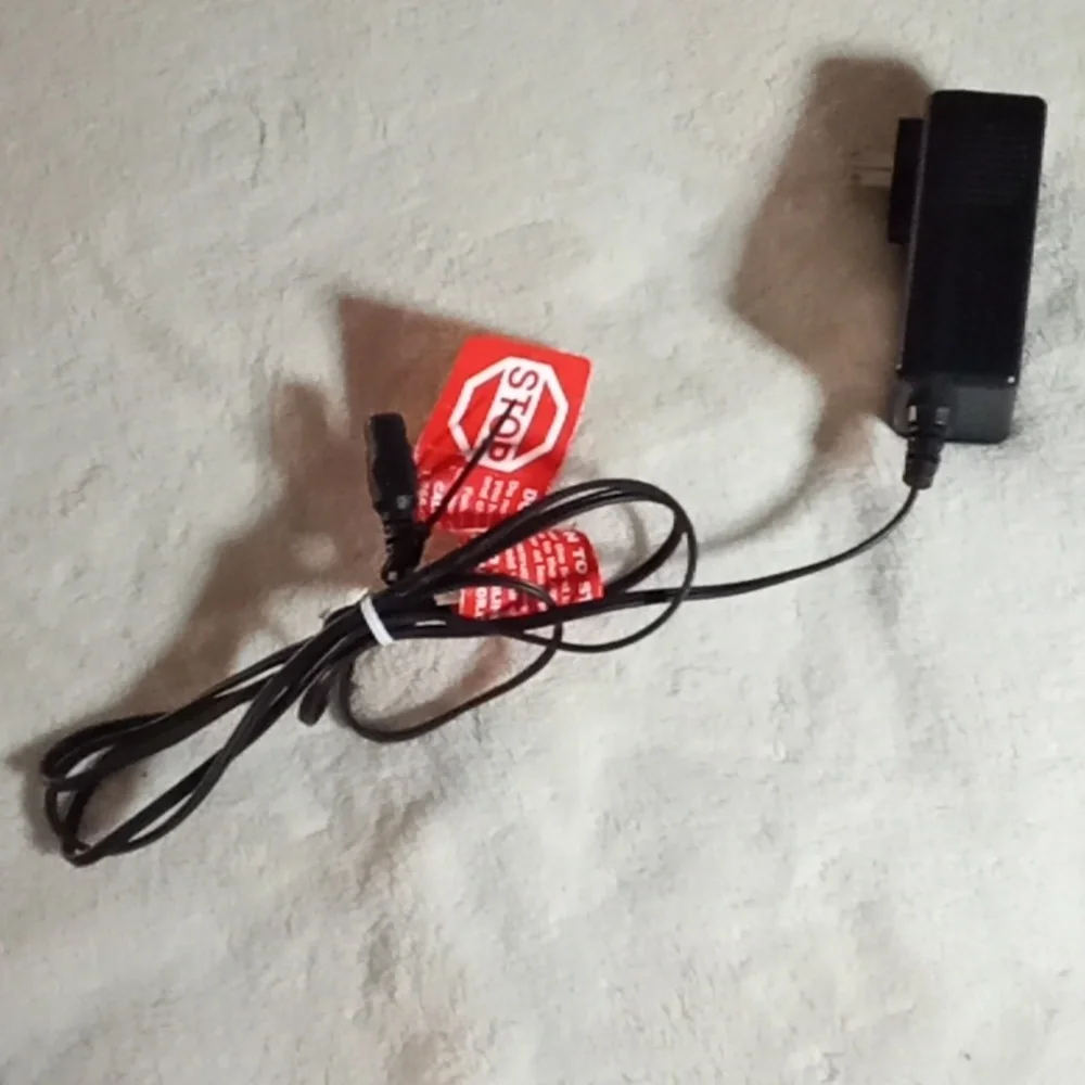 Razor Black Charger with Red Tag